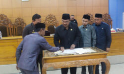 Persetujuan Bersama Raperda APBD BU Tahun 2025