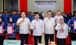 Bupati, Arie Septia Adinata Serahkan 54 SK CPNS, Kabupaten Bengkulu Utara