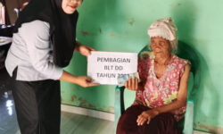 Pemdes Pukur menyalurkan Bantuan Langsung Tunai Dana Desa (BLT-DD) untuk tahap 7-8 tahun 2025. 