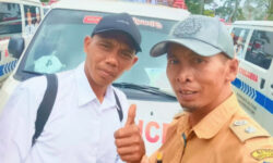 “Masyarakat Gembung Raya sangat berterima kasih atas bantuan ambulans ini,” ucap Kepala Desa.