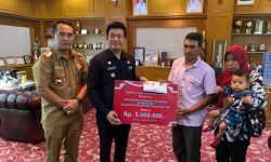 Salurkan Biaya Pendamping Pasien Rawat Inap di Jakarta , Bupati Arie, Pastikan Pelayanan Berjalan Baik