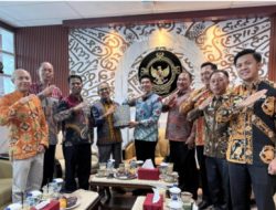 Ketua DPRD Kabupaten B-U Parmin, S.IP, dampingi bupati Terima hasil LHP BPK-RI