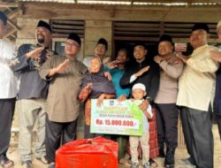 Ketua DPRD Dan BUPATI B-U, serahkan bantuan Bedah rumah di momentum Rhomadan