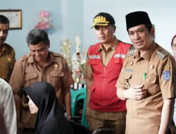 Wujud Kepedulian, Bupati Bengkulu Utara Serahkan Bantuan Langsung kepada Penderita Kanker